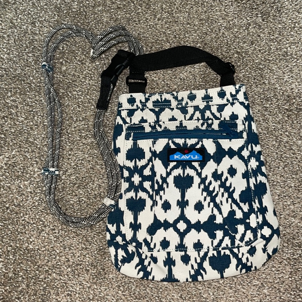 Kavu Adjustable Cross Body Bag - Blue & Beige